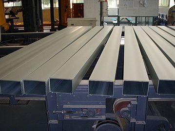 Konstruksi Pengeboran Perunggu Profil Aluminium Ekstrusi Dilapisi Bubuk Persegi Panjang